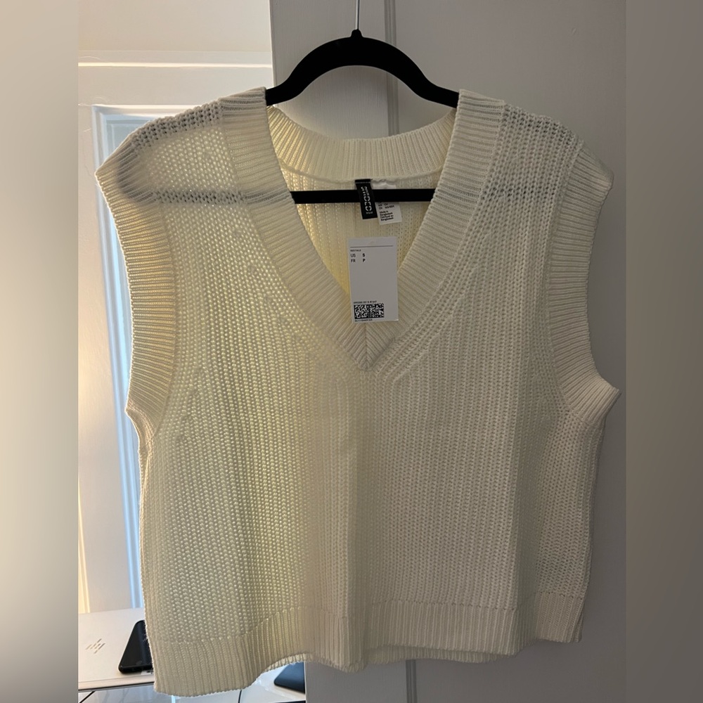 H&M Sweater Vest Size Small